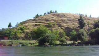 Cerro Mariman de Negrete, y su entorno, visto desde un bote que navega el rio Bio Bio, 1 de 2