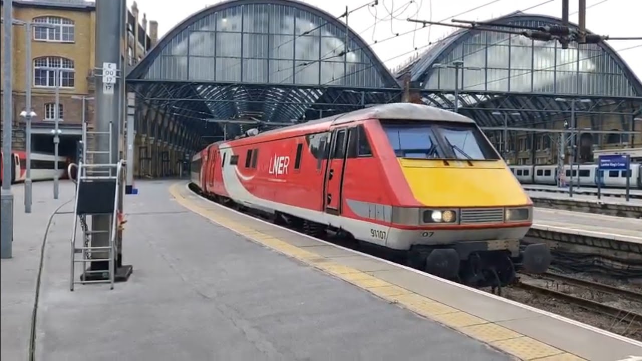 LNER 91107 leaves London Kings Cross - YouTube