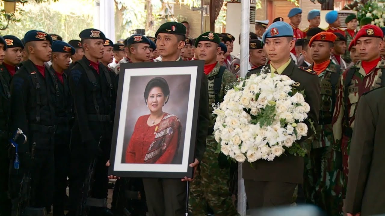 Haru warnai Prosesi Pemakaman Bu Ani Yudhoyono - NET YOGYA