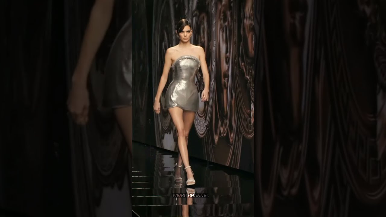 Kendall Jenner, Versace, Spring summer 2020 ❤✨ 