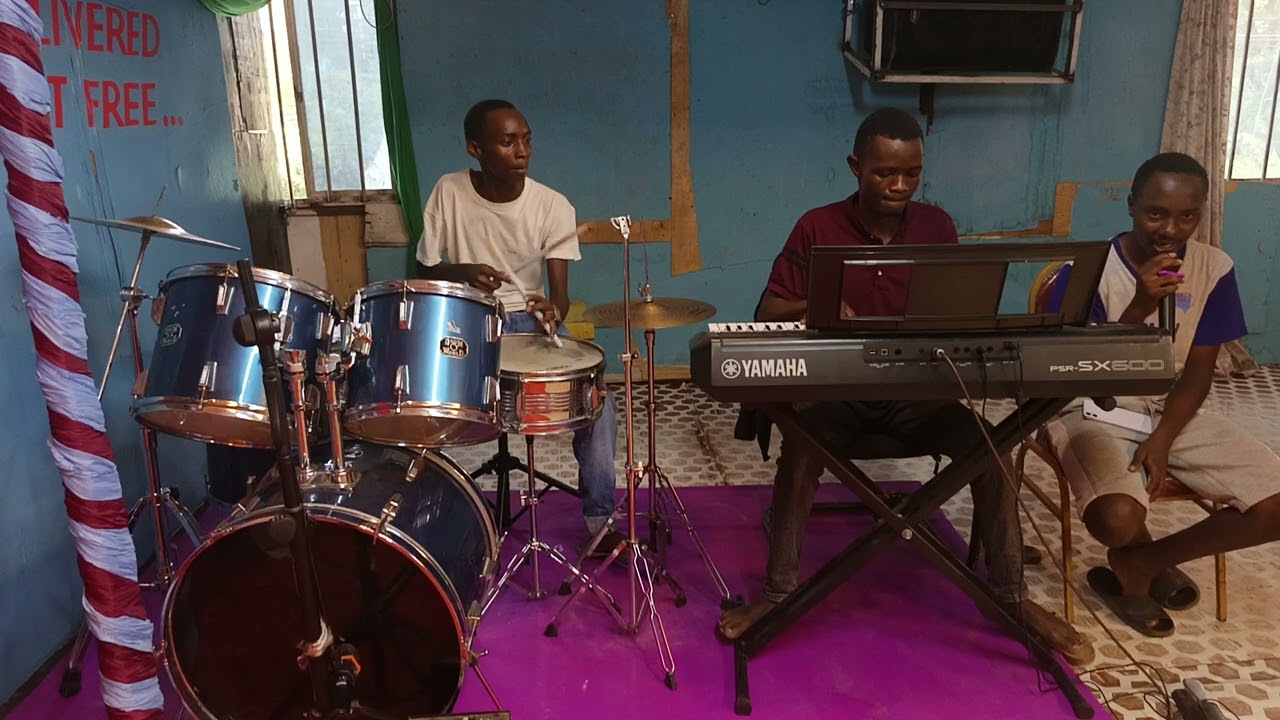 Ameniongezea baraka sebene  piano and drums. 🙏
