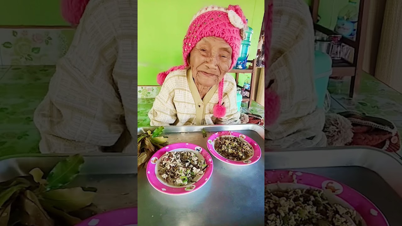 คุณยายกินข้าวกับก้อยปลานิล 