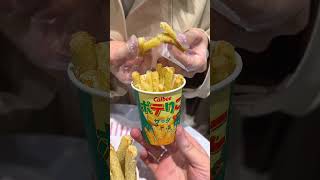 東京駅にある東京おかしランド🍟作りたて熱々のじゃがりこやハッピーターンが食べれる！ #東京グルメ