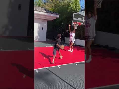 Izela Arenas Out Here Having A Block Party 