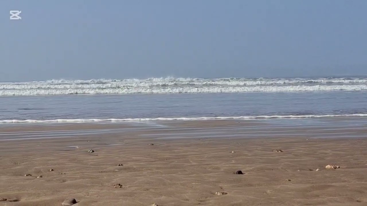 التركيز على شكل البحر يهرب  سبحانك ربي سبحانك 