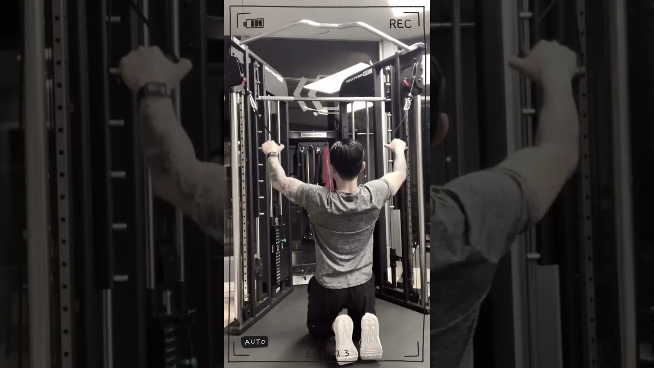 Dual Cable Lat Pulldown #fitpoint #personaltrainers🥇