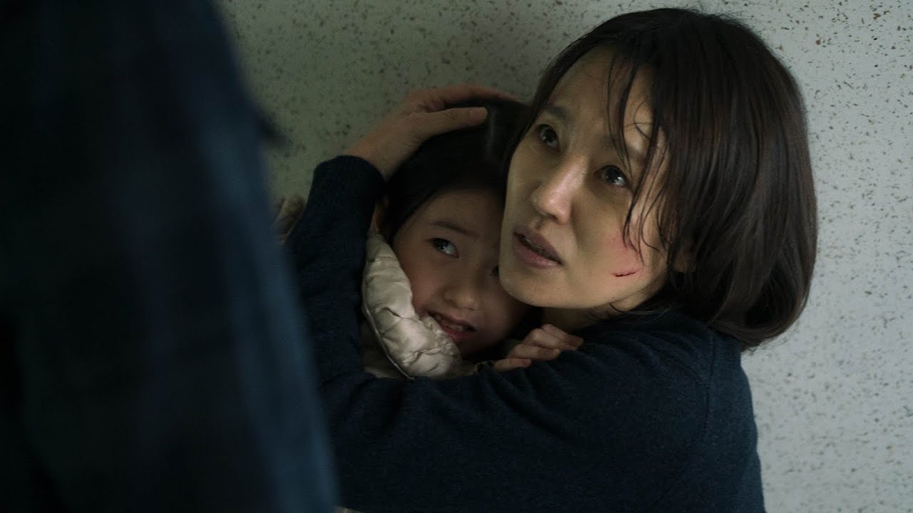 رجل شاهد جريمة فتاة تقتل خارج منزله بعدها أصبح هدف للقاتل هو و زوجته في خطر | فيلم كوري كله تشويق