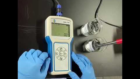 How to calibrate and use a portable electronic conductivity meter