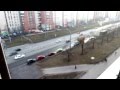 На Ленинском проспекте дорожные службы моют не только дороги, но и Авто, припаркованные на ней