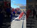 【大陸】消防員拔河竟「輸」給了小朋友
