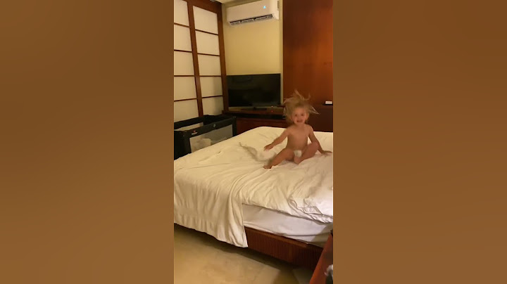 Arianka dovádí na naší posteli? 🛌🤣