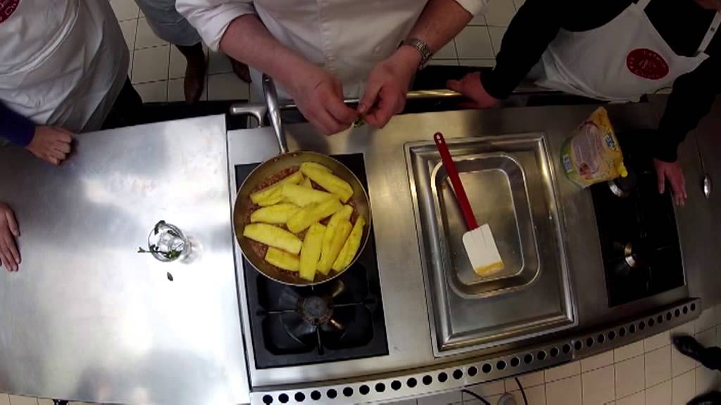 Feuilleté caramélisé, ananas rôti, menthe cristal