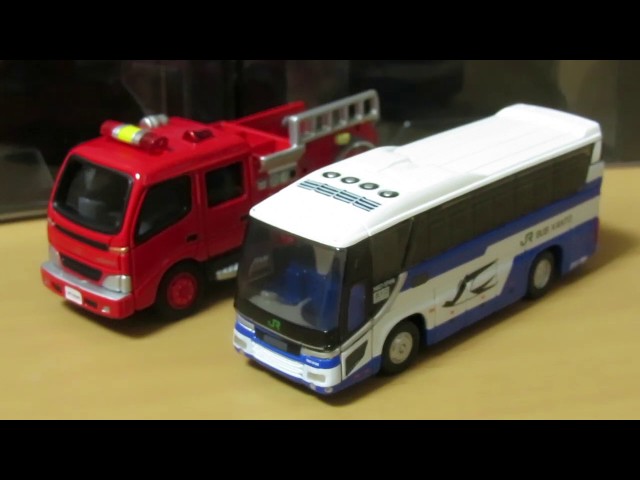 トミカ　はたらく車 はたらくくるま トミカの救急車のミニカーが一斉にサイレンを