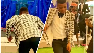 Can daddy ever be serious,watch woliagba amazing dancing steps while he's leading praise and worship