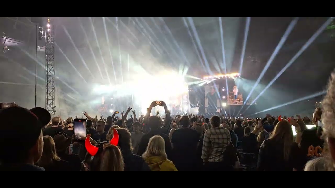 AC/DC - Wembley! 7/7 - YouTube