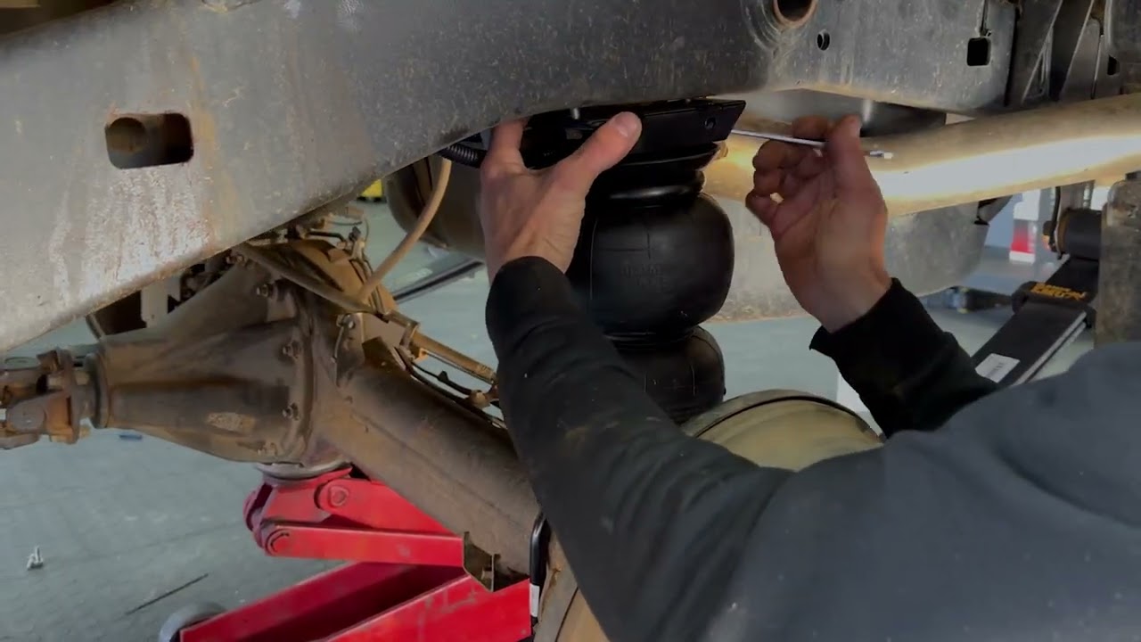 Old Man Emu Parabolic Leaf Springs & Airbag - Toyota Land Cruiser