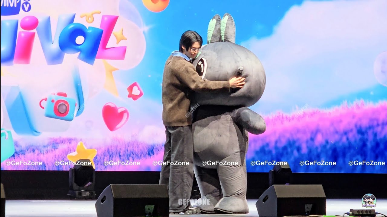 20251011 WIN พูดคุยหลัง Fansign พร้อมน้อง METAA พ่อลูกเค้าเดินแบบกันด้วย เท่มากๆ 😍😍