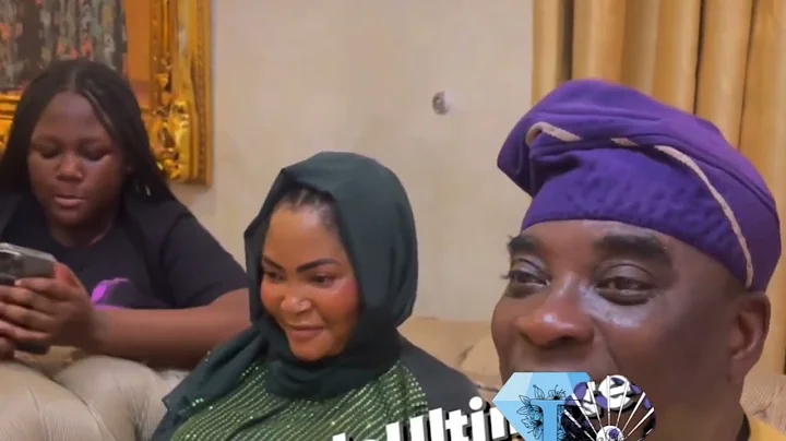 SEE KING SAHEED ELEGUSHIS REACTION WEN K1 DE ULTIMATE SINGS FOR QUEEN SEKINAT ELEGUSHI AT THE PALACE