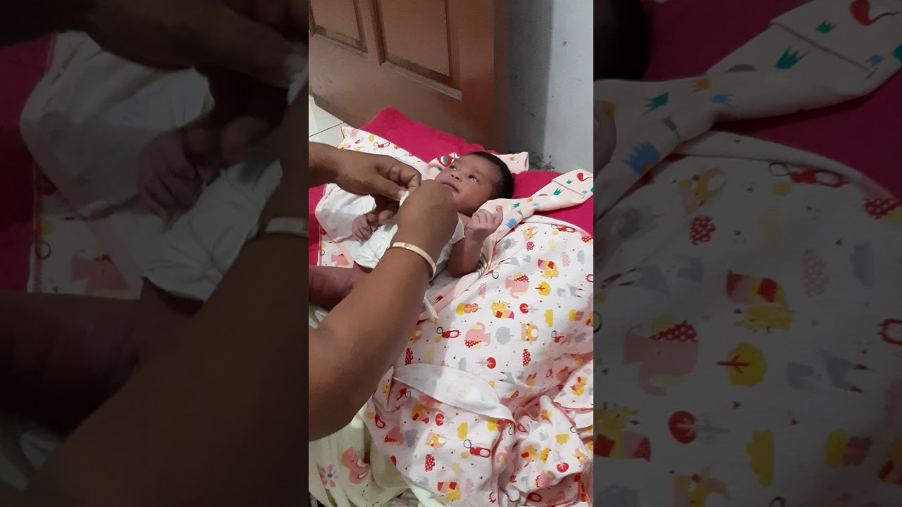 Bayi baru lahir lucu 