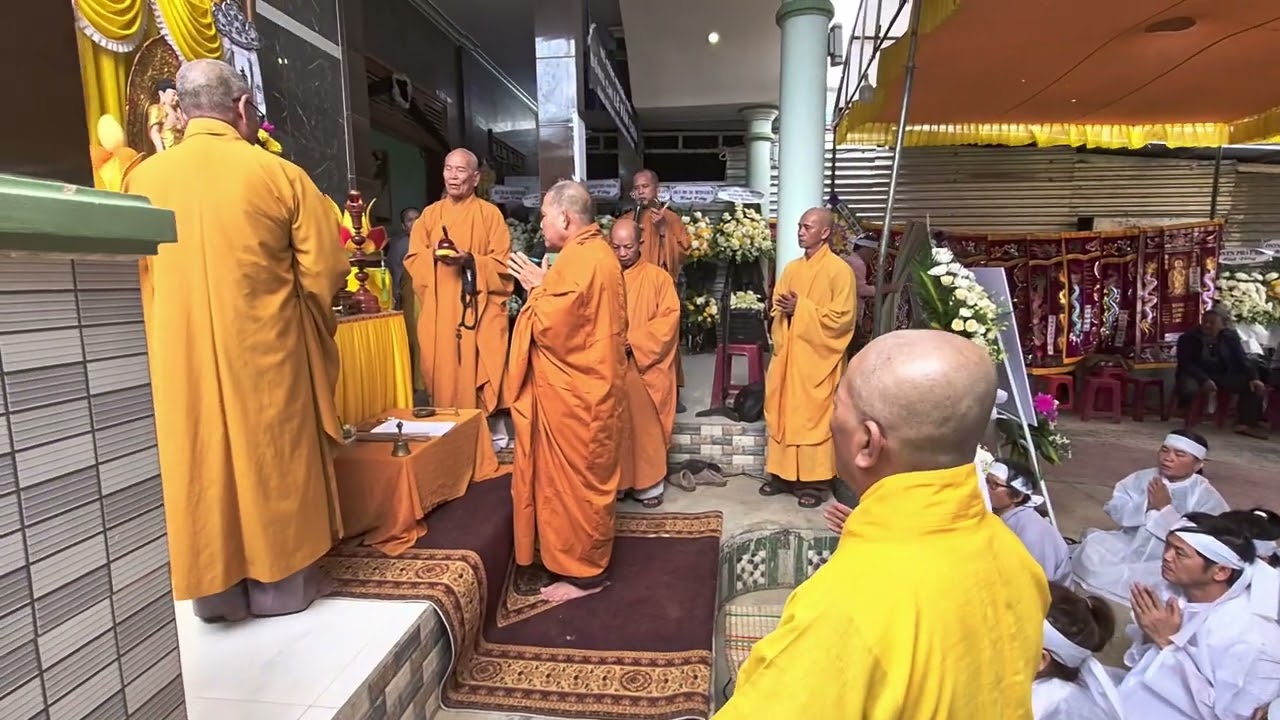 Lễ trước khi di quan cụ Lê Văn Chín