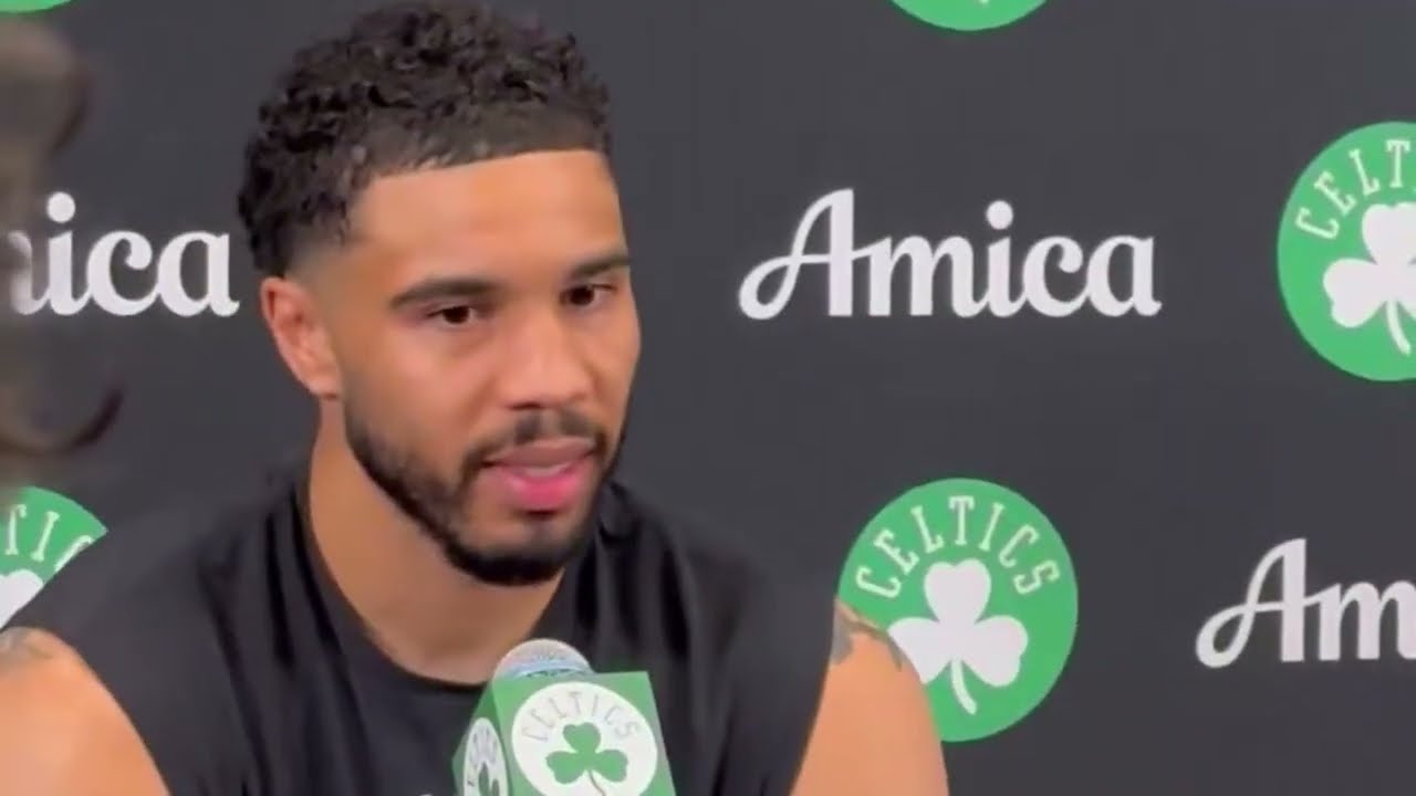 Джейсон Татум после сегодняшней победы в дебютном матче сезона против «Даллас Маверикс» на стадио...