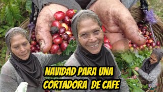 Navidad para una mujer cortadora de café en El Salvador