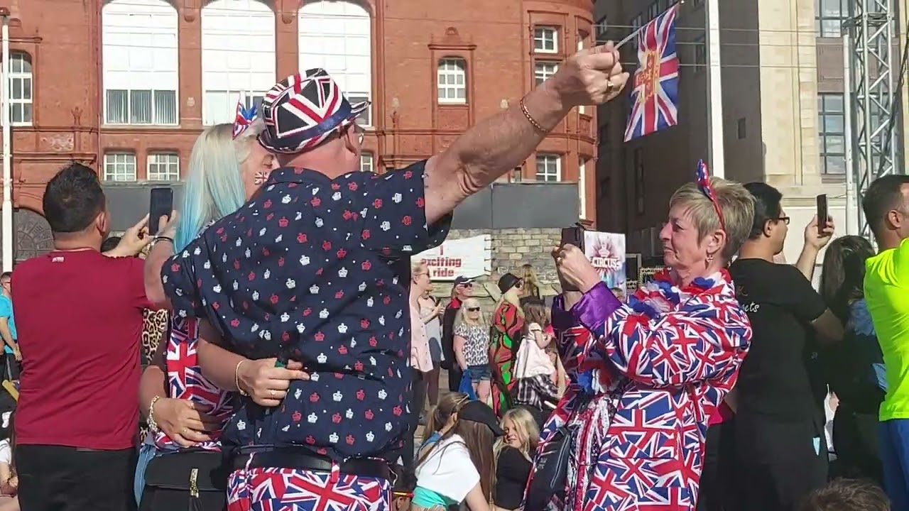 hayley kay and Scott  galiger singing  7/5/23