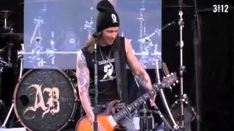 Alter Bridge: "Rise Today" Live at Pink Pop 2011