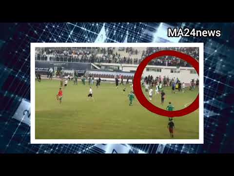 خطير شريط يظهر لاعب جزائري يطلب من الجمهور ان ينزل ارضية الملعب