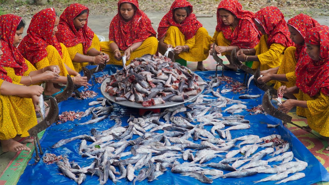 ⁣60 KG Rita Fish Cutting & Cooking - Sea Fish Curry Recipe - Village Ladies Preparing Rita Fish