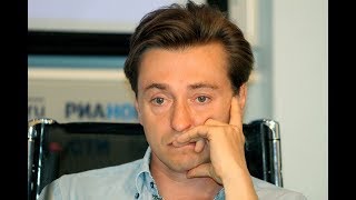 Состояние Сергея Безрукова вызывает озабоченность у его поклонников Состояние Сергея Безрукова вызывает озабоченность у его поклонников
