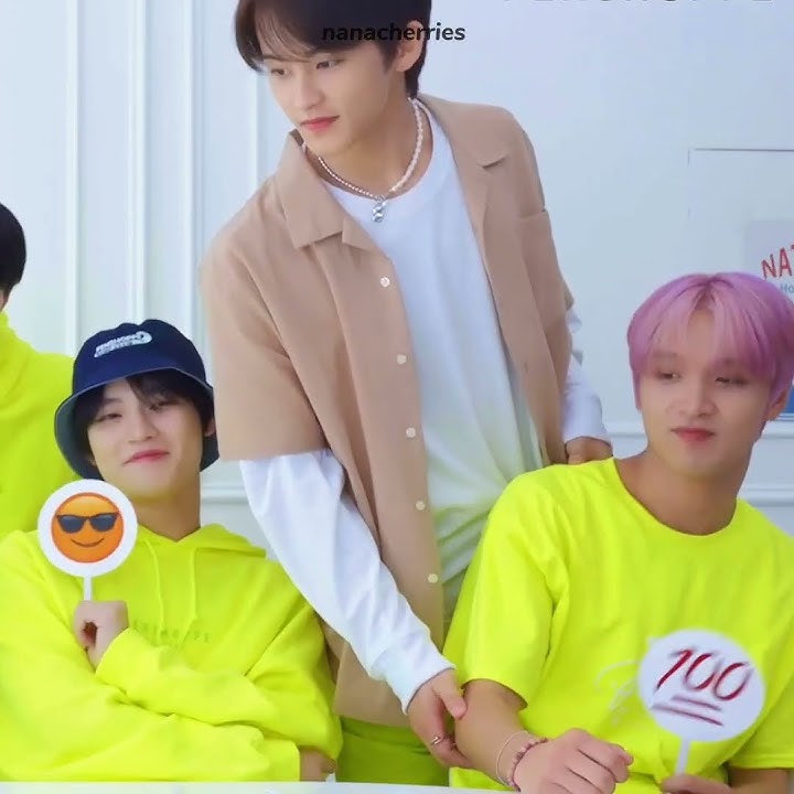 your hand mark 🤭 #mark #haechan #nct #markhyuck