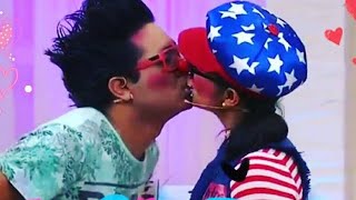 Oskarin Se Besa Con Popoos