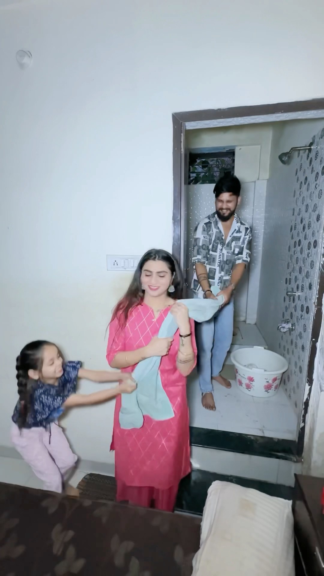 चिक्की नें मुझे परेशान कर दिया?? #kajalsoni #funny #comedy #viralvideo #family @kajalsoni
