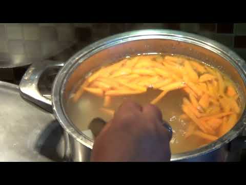 Видео рецепт Суп из цветной капусты на курином бульоне