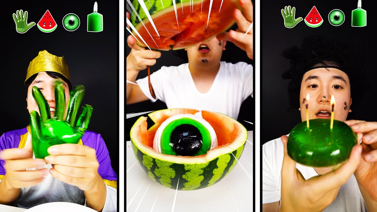 Вызов эмодзи с арбузным десертом | Что за десерт внутри арбуза? | Смешной Mukbang