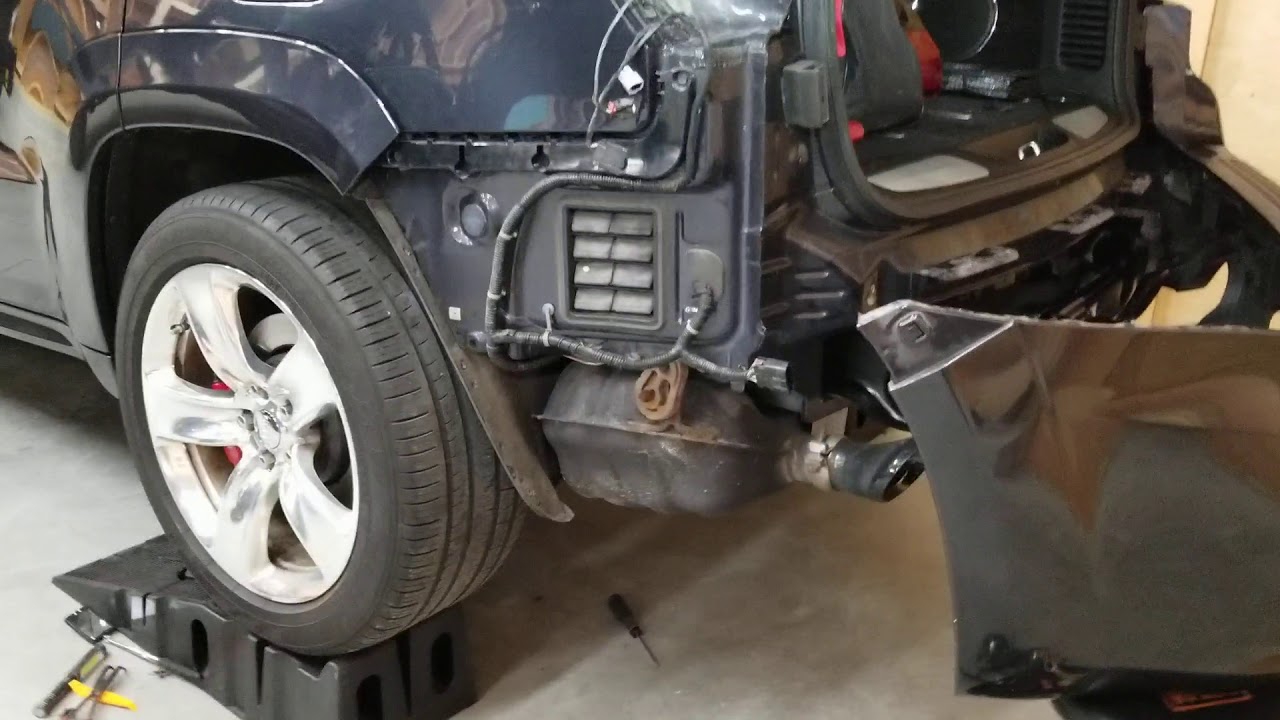 Jeep Grand Cherokee WK2 Mopar Trailer Hitch Installation Tips - YouTube