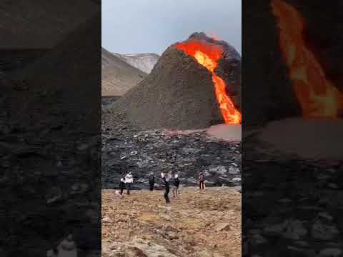 والیبال در کنار آتش فشان دآغ ایسلند