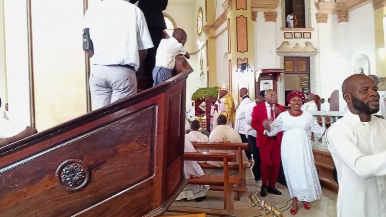 coral nfeiñ ya yo  primera misa del Monseñor Miguel Ángel en la Santa Iglesia Catedral de Bata