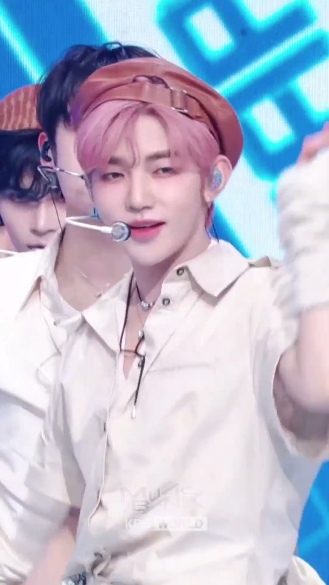 BLUE - ZEROBASEONE ゼロベースワン 제베원 #BLUE #ZEROBASEONE #ゼロベースワン #제베원 #Shorts #MusicBank | KBS WORLD TV