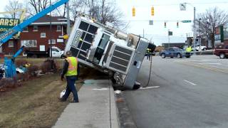 tractor trailer full of hogs downtown Warsaw Indiana