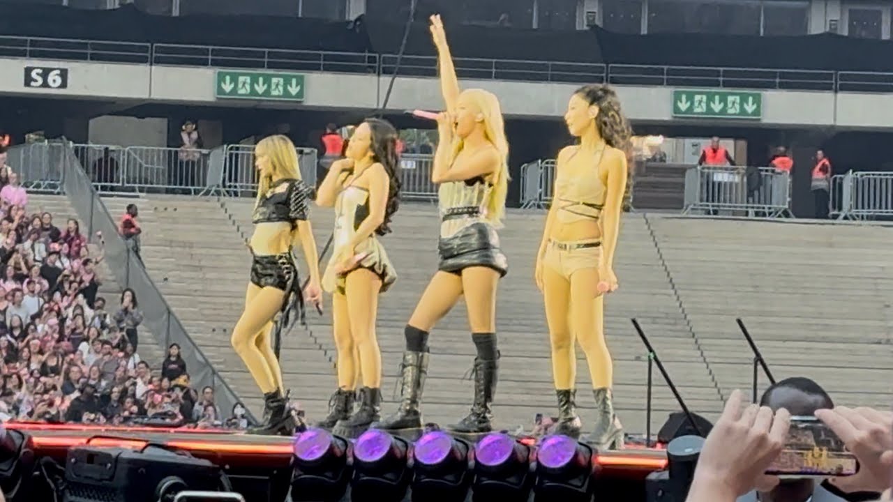 BLACKPINK - Playing With Fire | DEADLINE Paris 250802 Fancam 4K60