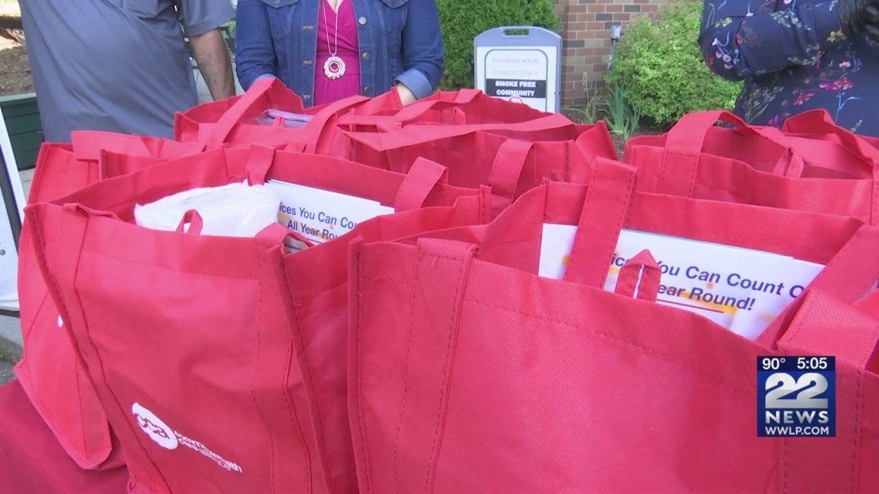 State reps. donate cleaning supplies to residents at Sycamore House in