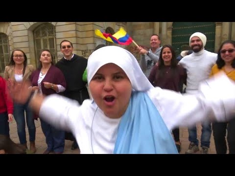 Video: Rapper Nonne Empfängt Papst Franziskus In Kolumbien