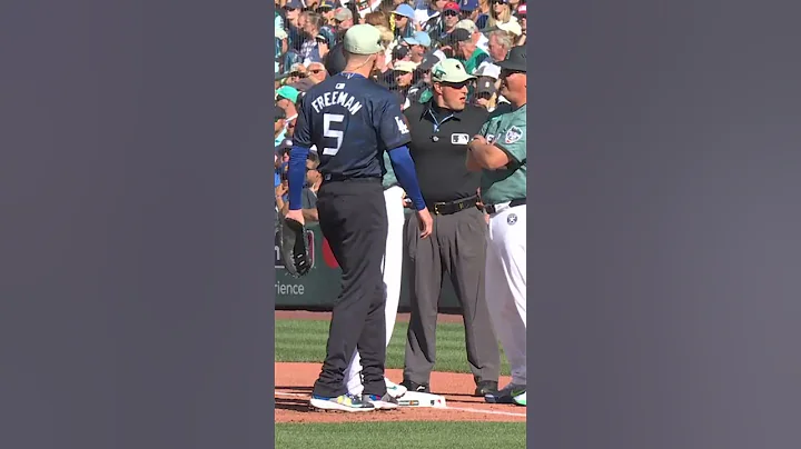 Freddie Freeman was MIC'D UP for the 1st inning of the All-Star Game and it was INCREDIBLE! 🤣🤣🤣 - DayDayNews