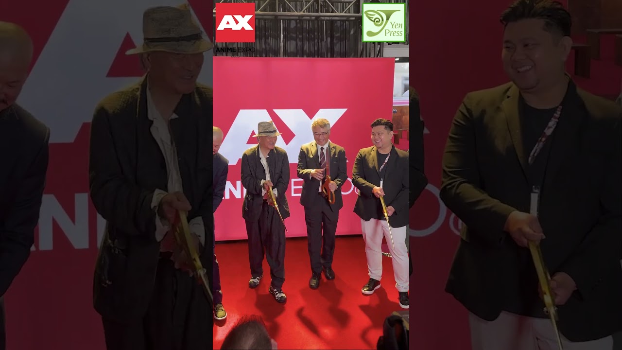 Yoshitaka amano corta fita na anime expo em aparição icônica