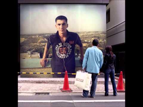 واقف حبيبي من الخجل