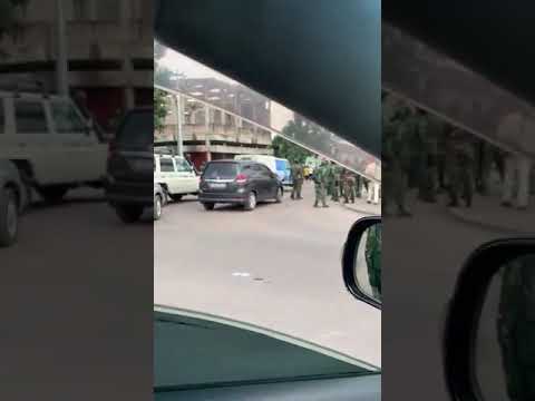 Des militaires dans la rue réclament leurs soldes