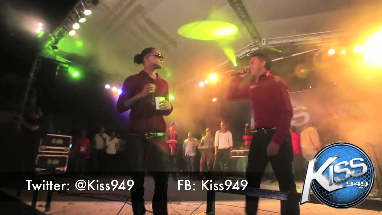 Mozart La Para defleca a un gallito en el concierto de KISS 94.9