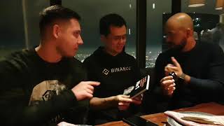 CZ BINANCE В МОСКВЕ , ДАРИМ КНИГУ НОМЕР 1 О КРИПТЕ ! #SHORTS CZ BINANCE В МОСКВЕ , ДАРИМ КНИГУ НОМЕР 1 О КРИПТЕ ! #SHORTS